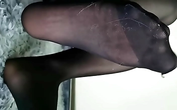 Japanese ASMR Goddess Gets Her Feet Worshipped by a Big Cock - English Title