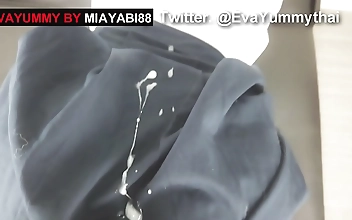 おはようございます！Welcome to this JAV video where youll see the stunning Thai schoolgirl revealing her sexy body in a skirt-lifting show. Her luscious curves are simply irresistible, and her alluring eyes will make you melt with desire. As she lifts her skirt, yo