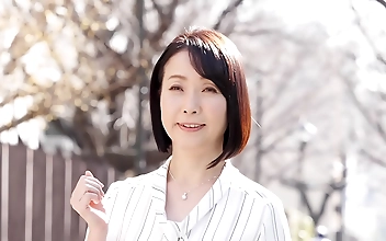 Experience the Luscious Beauty of 50-Year-Old JAV Idol Ryoko Izumi in Her First Shooting Document!!